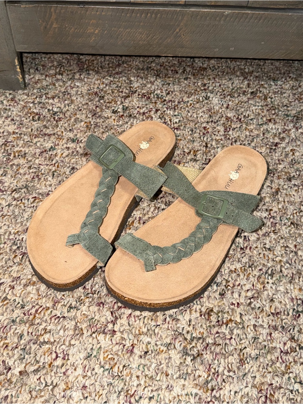 NWT Women's size 8 Gaa Huu Green Braided Suede Toe-Post Sandal shoes beach